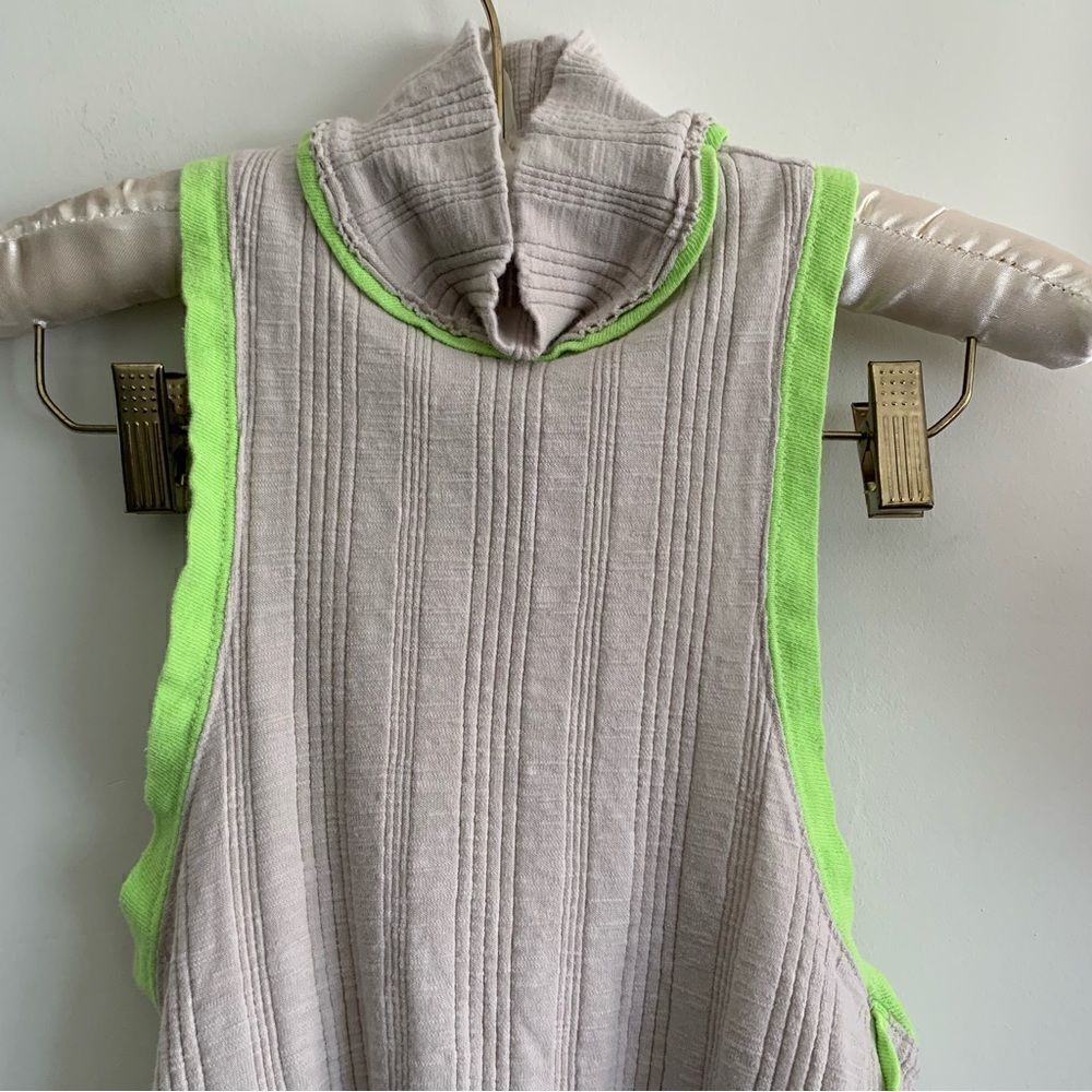 FREE PEOPLE GRAY MOCK TOP - Picture 4 of 11